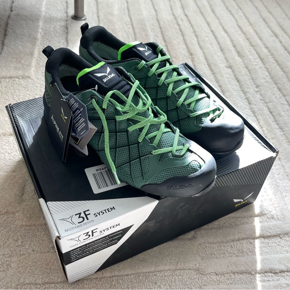 New in Box sz 11.5 Salewa Hiking Shoe